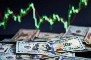 صعود الدولار وسط الخوف من الرسوم الجمركية  