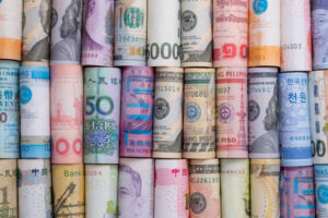 الفوركس والعملات الرقمية في عصر التطور المالي الحديث: مقارنة شاملة واستراتيجيات ناجحة