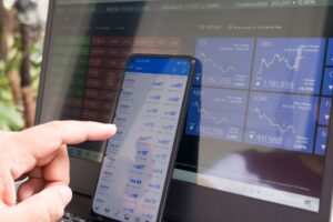الدليل الشامل للاستثمار الذكي: كيف تشتري وتبيع الأسهم عبر الإنترنت بخطوات واثقة؟