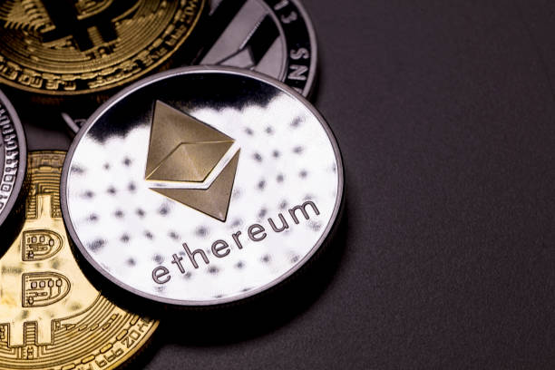الإيثريوم يتفوق على البيتكوين مع بداية "موسم العملات البديلة".. هل يتجه نحو قمة تاريخية جديدة؟ 