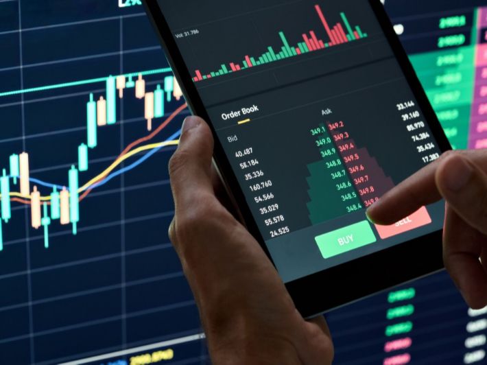 دليل شامل لفهم "اللوت" في التداول: الأنواع، الحساب، وإدارة المخاطر 