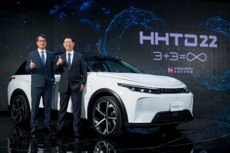 فوكسكون تسجل قفزة في أرباحها بدعم من الطلب القوي على خوادم الذكاء الاصطناعي