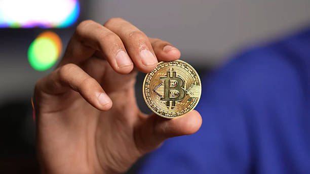 البيتكوين ودوجكوين تحت المجهر: اختراقات فنية محتملة تعزز الزخم الصعودي