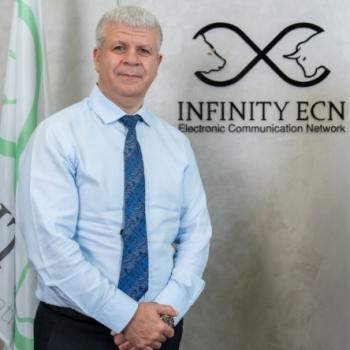 فريق Infinity ECN من مديري الحسابات: خبرة ومعرفة لتحقيق أعلى مستويات النجاح المالي