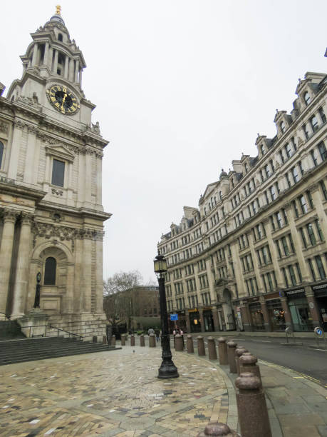 مجموعة بورصة لندن ترفع توقعاتها للأرباح وتعلن عن إعادة شراء أسهم بقيمة مليار جنيه إسترليني