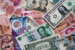 اليورو يرتفع مع ضعف الدولار بعد اجتماع حذر للفيدرالي الأوروبي وارتفاع توقعات النمو في أوروبا 2 اليورو يرتفع مع ضعف الدولار بعد اجتماع حذر للفيدرالي الأوروبي وارتفاع توقعات النمو في أوروبا